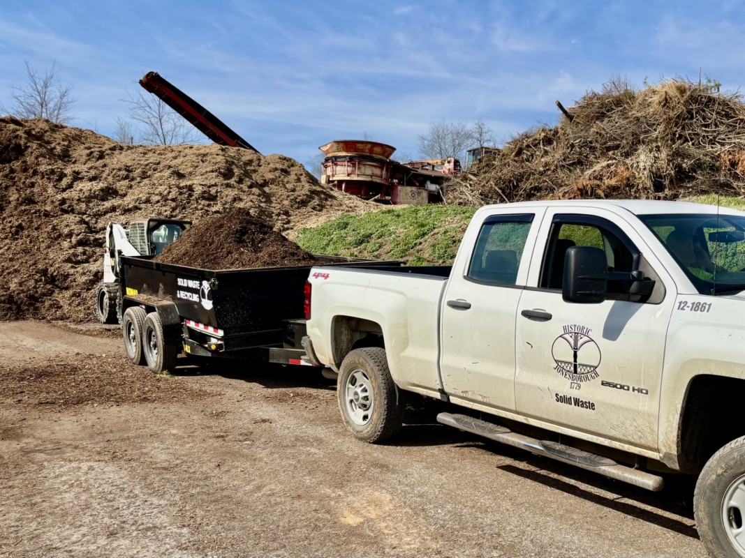 solidwastetruck01 Solid Waste & Recycling